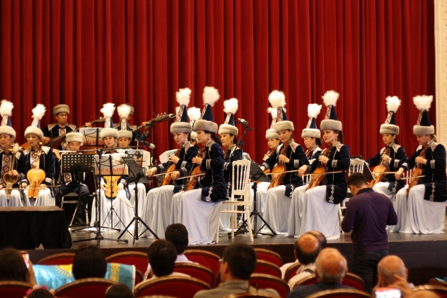 Kazak Halk Enstrümanları Orkestrası'ndan İstanbul'da konser